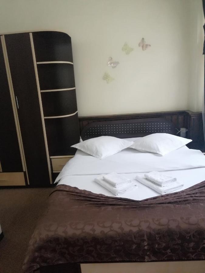 Casa Teilor Hotell Piteşti Exteriör bild