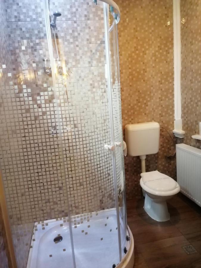 Casa Teilor Hotell Piteşti Exteriör bild