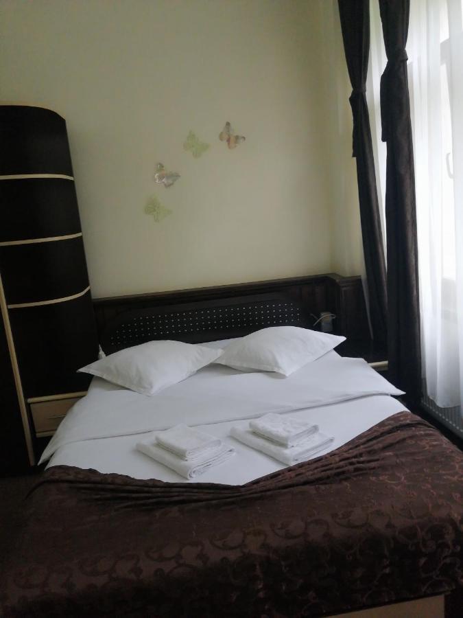 Casa Teilor Hotell Piteşti Exteriör bild