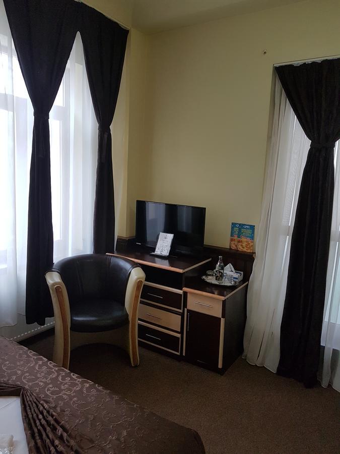 Casa Teilor Hotell Piteşti Exteriör bild