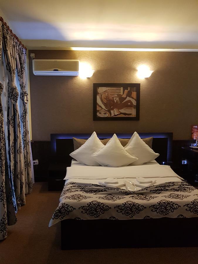 Casa Teilor Hotell Piteşti Exteriör bild