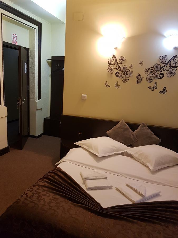 Casa Teilor Hotell Piteşti Exteriör bild