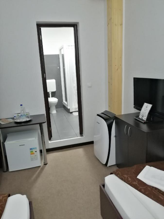 Casa Teilor Hotell Piteşti Exteriör bild