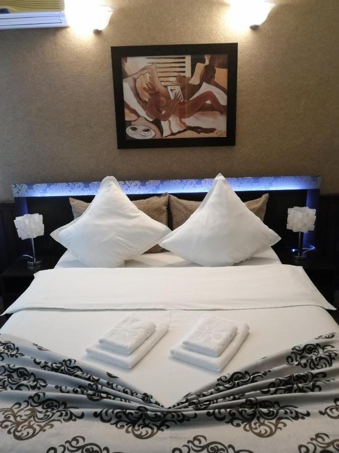 Casa Teilor Hotell Piteşti Exteriör bild
