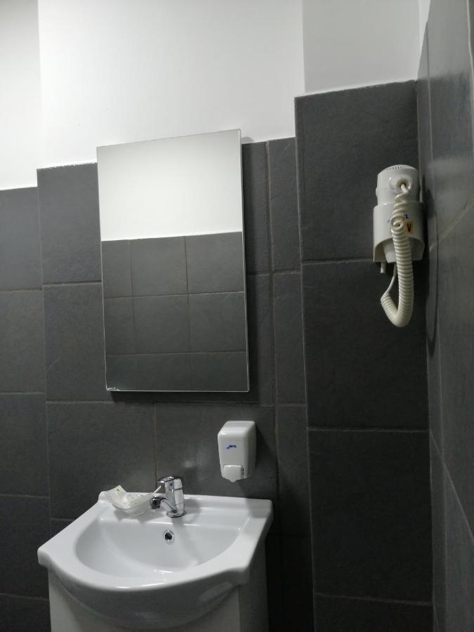 Casa Teilor Hotell Piteşti Exteriör bild