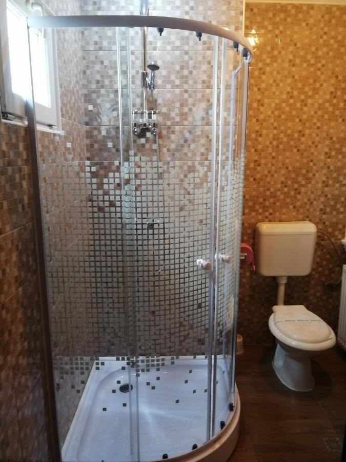 Casa Teilor Hotell Piteşti Exteriör bild