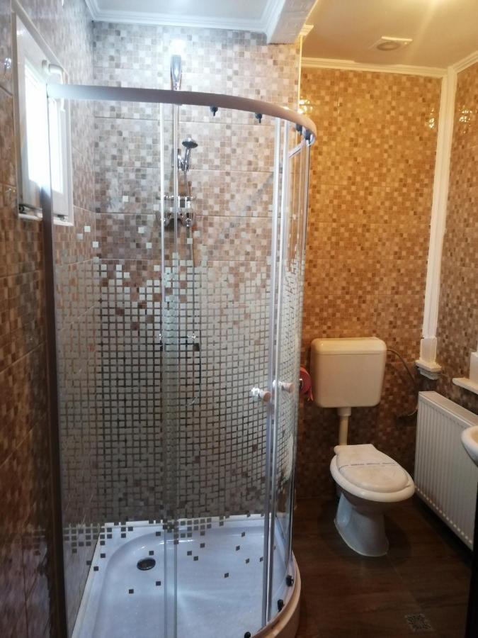 Casa Teilor Hotell Piteşti Exteriör bild
